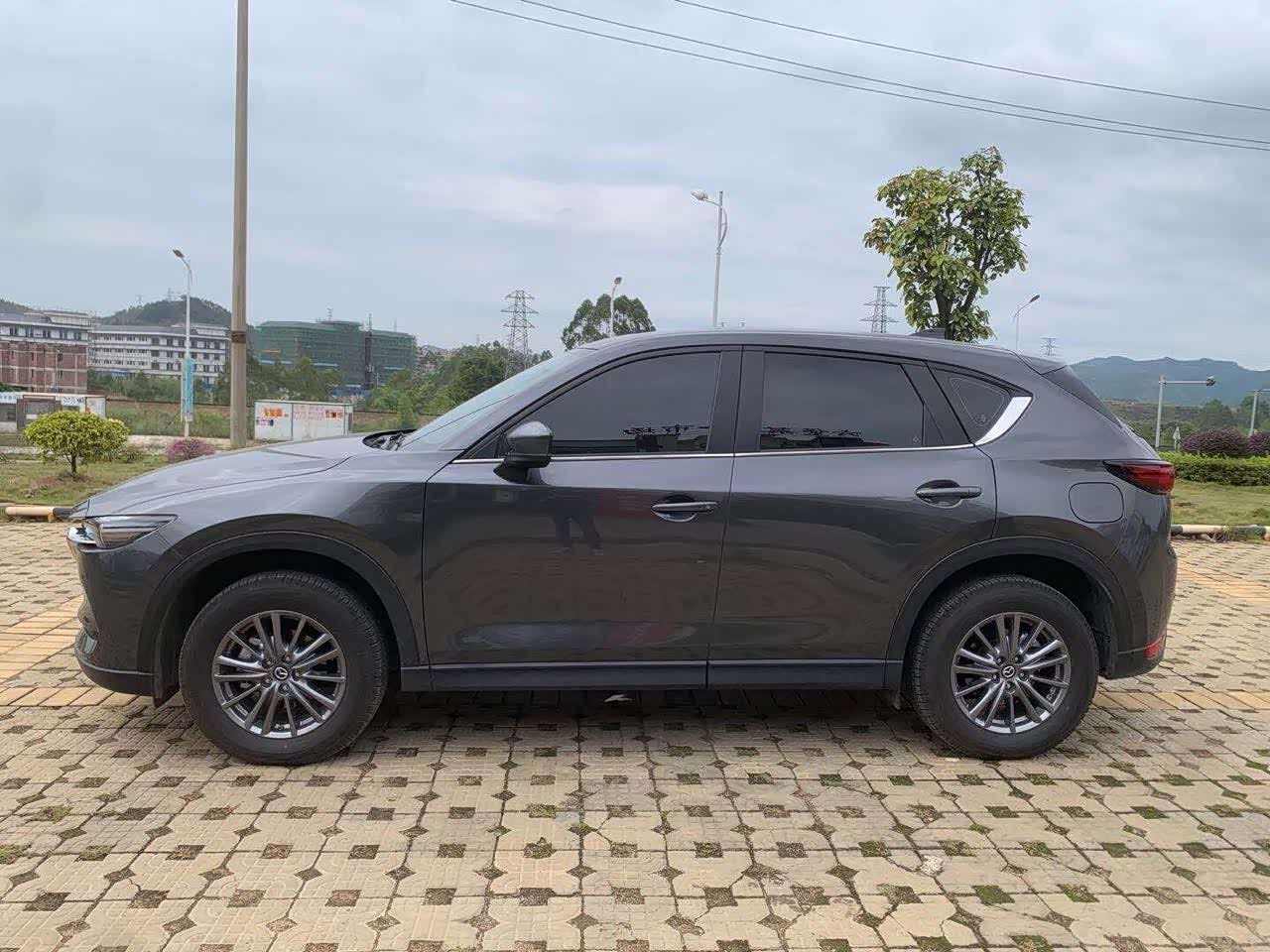 马自达cx-5这个颜色整体看着质感十足.