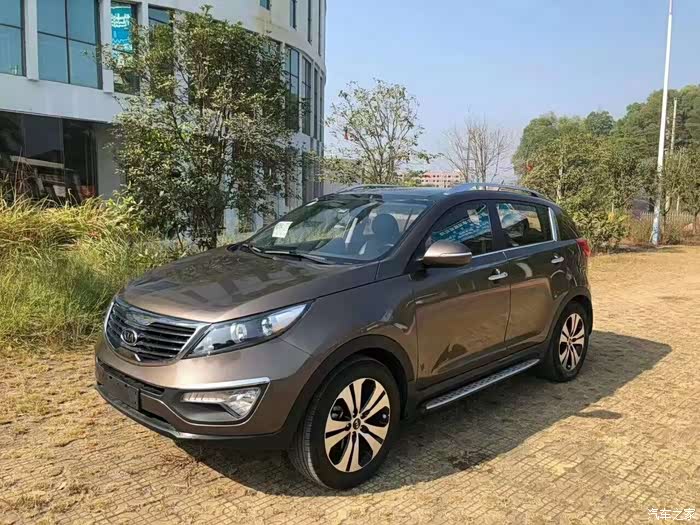 老款起亚智跑是不是很酷呀!