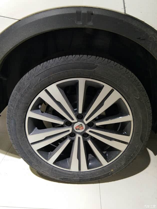 轮胎我上网搜了下,采用的是固异特轮胎,还是品牌之一.
