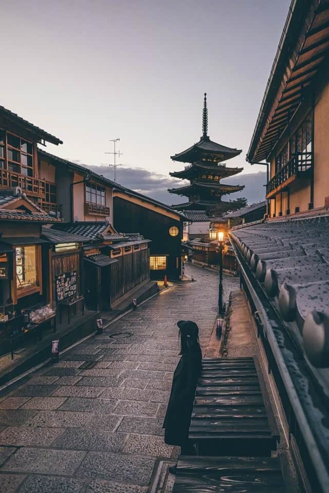 日本的小巷子里,你可以看见这样的一幕幕