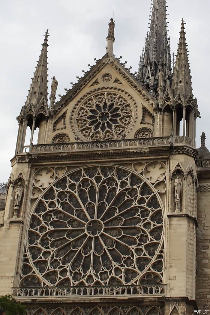 塞纳河游船之旅巴黎圣母院侧后方外景及细节1