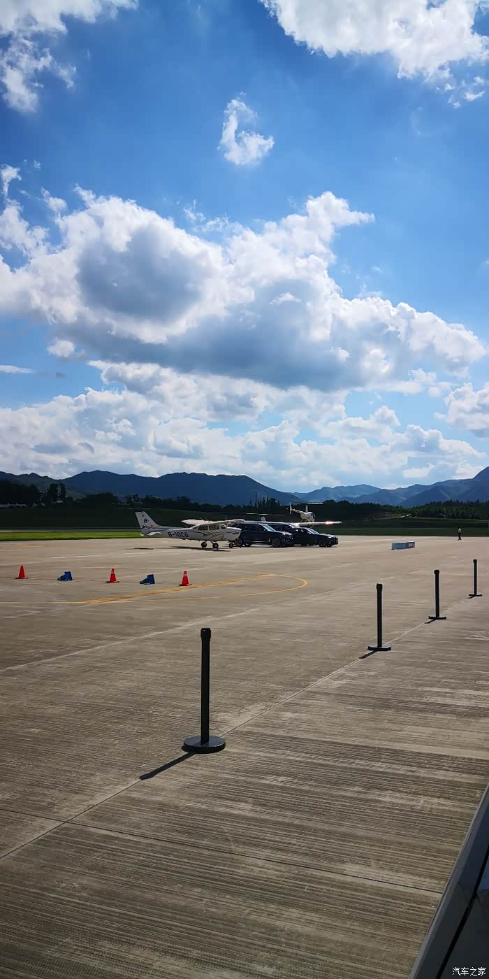 安吉天子湖机场进行了x5场地性能及飞机飞行体验