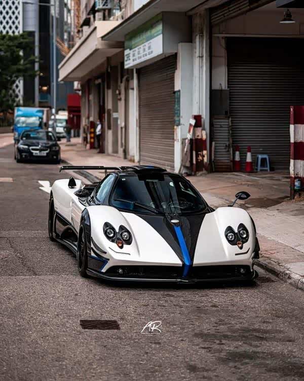 帕加尼zondariviera配这个车漆好看