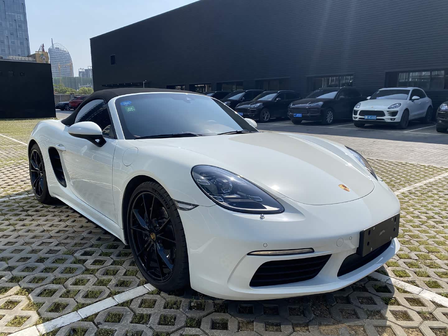 白色敞篷版保时捷718我最喜欢的一台车