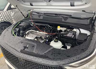 菱凯捷发动机舱布置