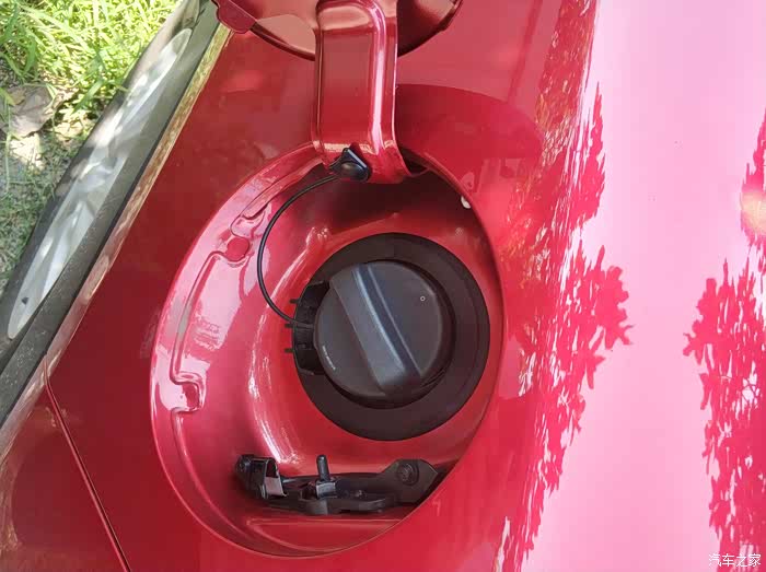 【图】油箱盖不知道怎么掉了,是固定在哪里的_马自达cx-4论坛_汽车之