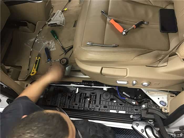 别克gl8高配版只有单侧有自动门找了改装店把左门也改了