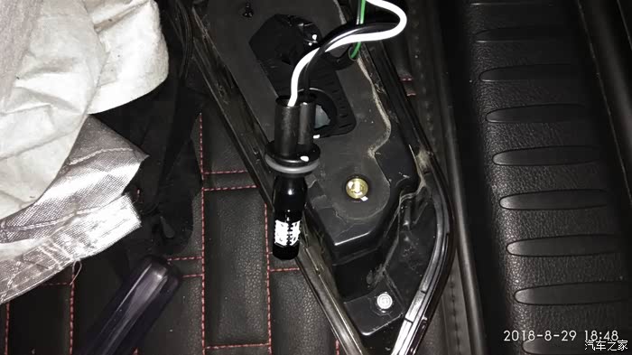 奔腾x40倒车灯更换成led灯