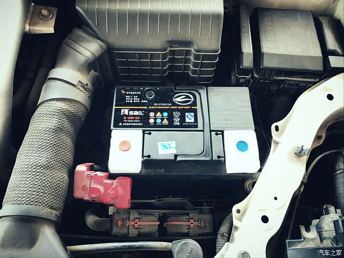 换件作业纳智捷2014年20时尚款优6更换电瓶全纪录