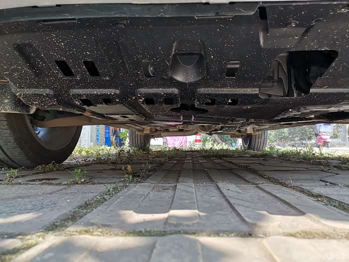 【图】35p底盘做工扎实 出厂还加装了发动机护板_长安cs35plus论坛