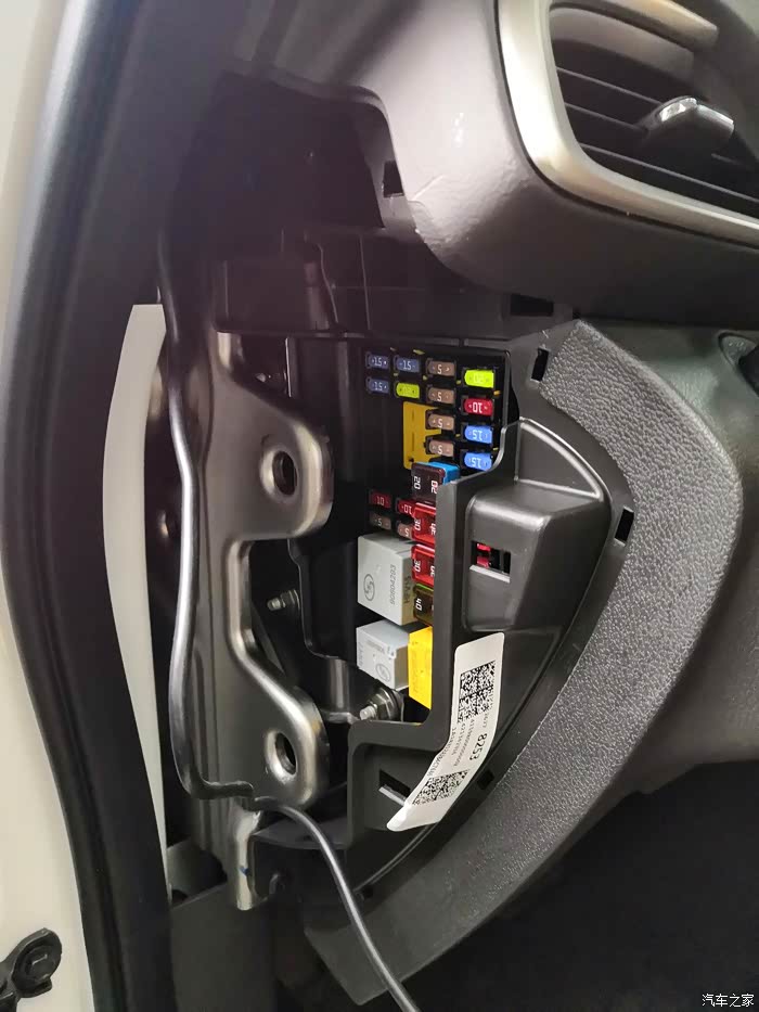 877 | 回复: 9 别克gl6论坛 保险丝和位置gl6的保险片都是小号.