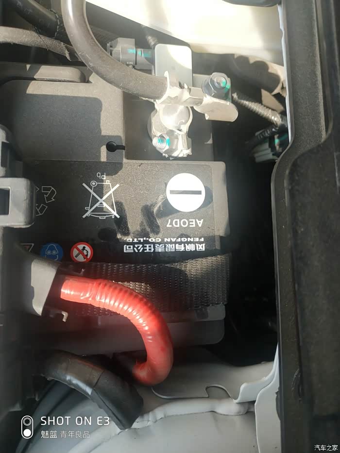 领克01 更换蓄电池