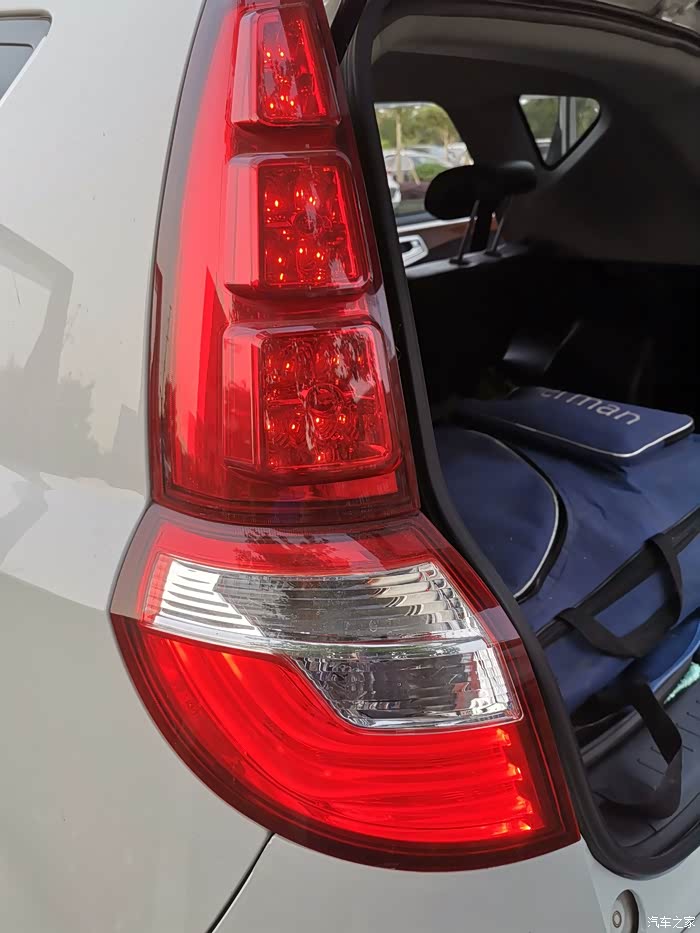 请教小7刹车灯的问题