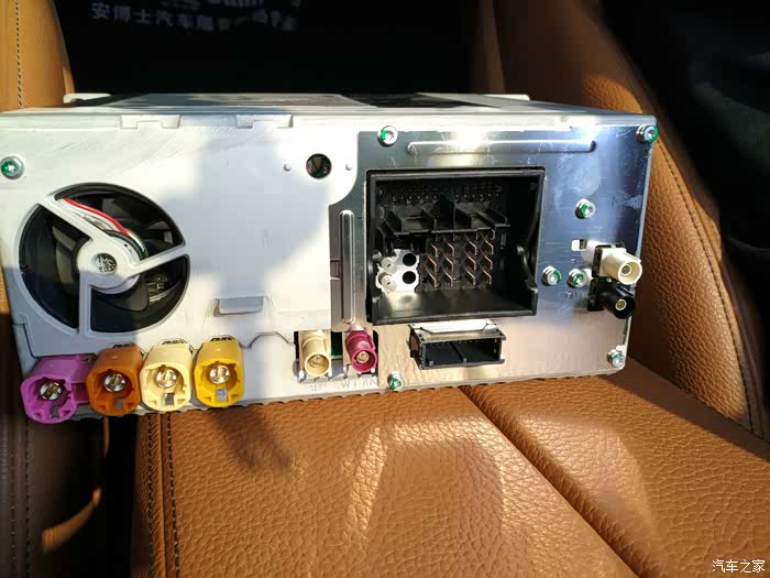 diy18款宝马530li升级音频光纤解码器