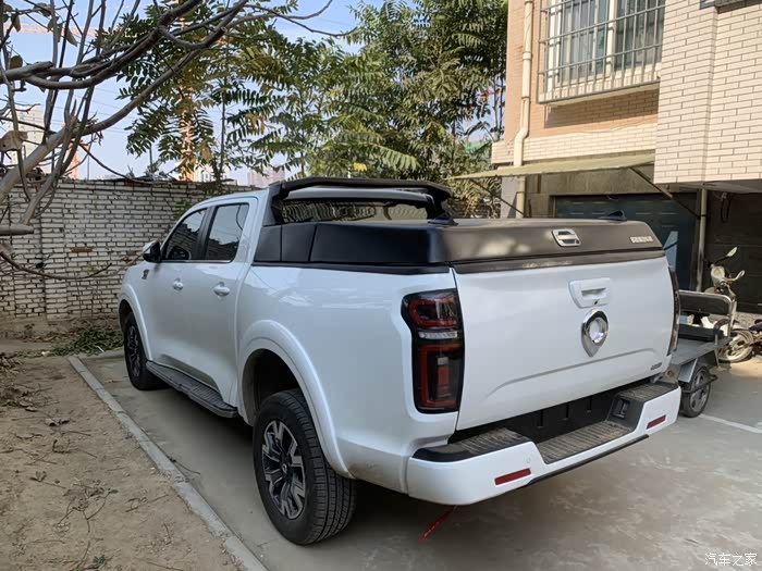 长城炮白色车加装黑色盖子 效果非常棒