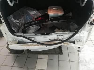 后围板变形严重