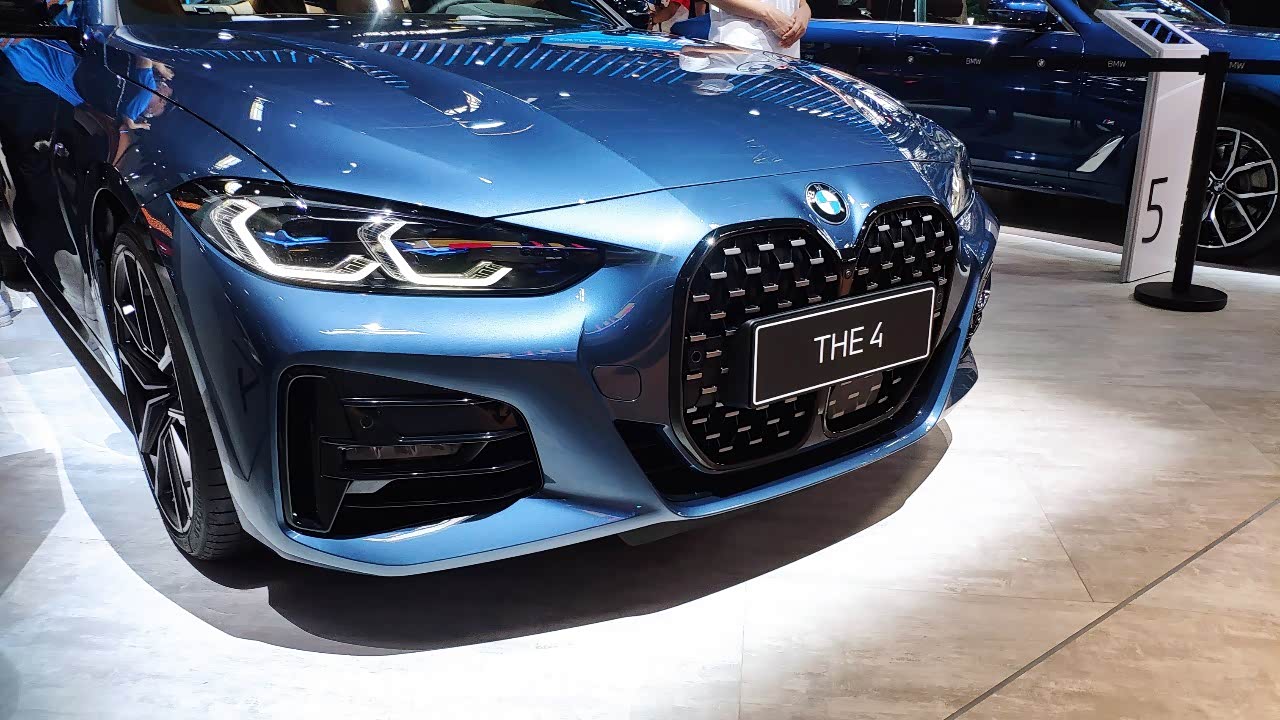 车展上的宝马4系大鼻孔引发争议.