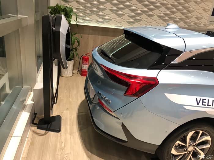 回复: 5 微蓝6论坛 一见钟情—别克velite6买车还送一个充电桩上门