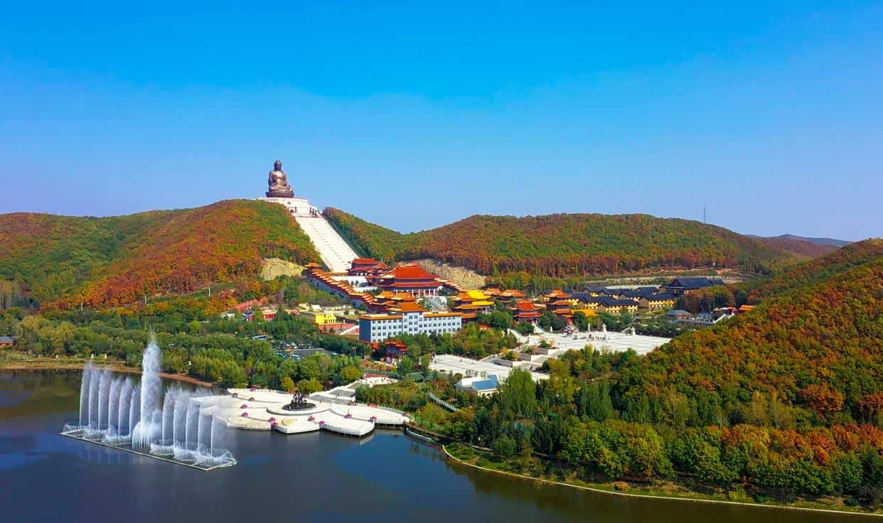 六鼎山的秋天,层林尽染,色彩斑斓,是一年中色彩最为丰富的时刻