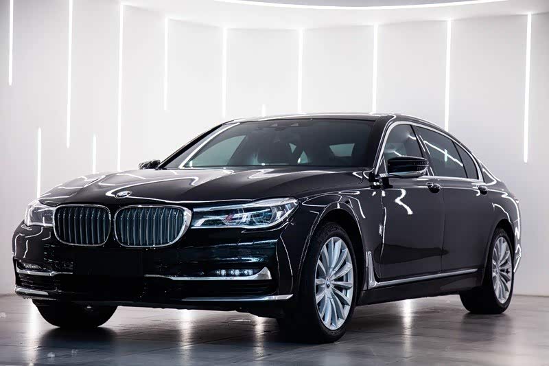 宝马七系最适合商用的车型之一.