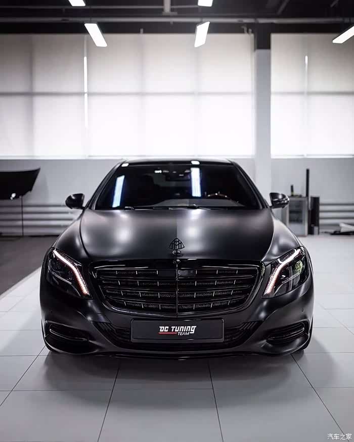 奔驰s560迈巴赫黑化改装,大佬气质