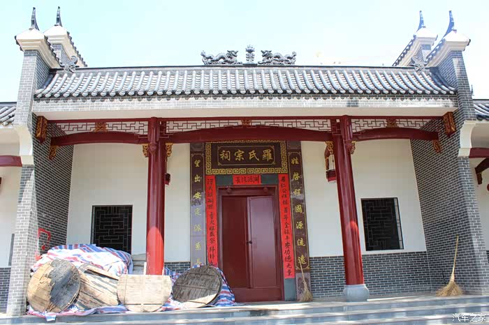 老家祠堂换新颜,开车回去看看去.