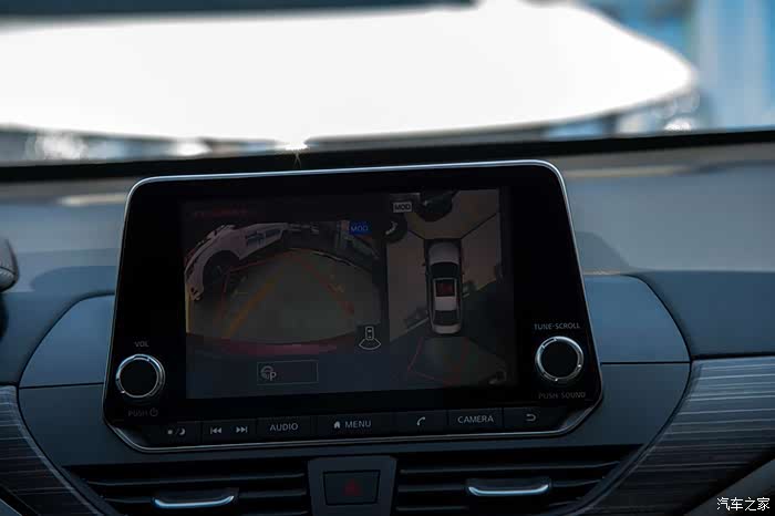 360度全景影像方便了用车的同时也增加了车辆周围人物或者物品的安全