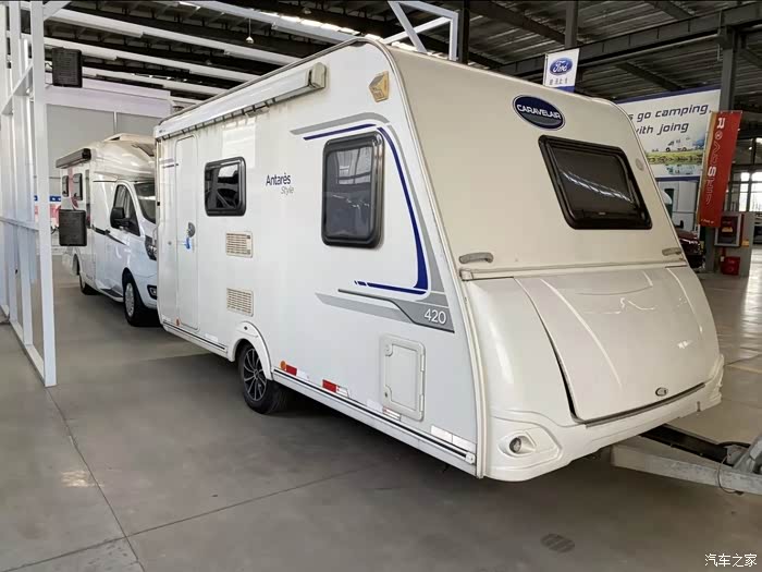 法国进口拖挂房车卡莱尔420