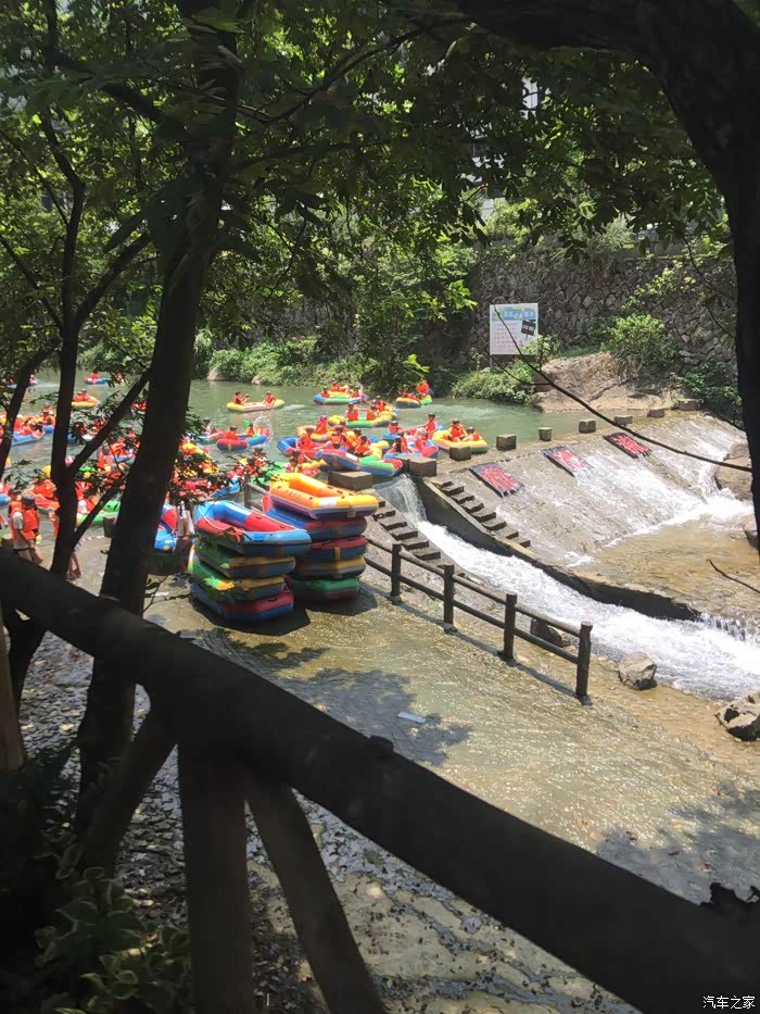 温州帝豪gl俱乐部车友小聚泽雅大峡谷漂流游玩