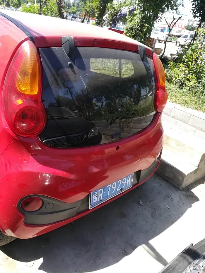 2013年3月,红色新qq,低配,4万公里.多少钱合适