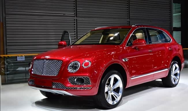 红色的宾利,好漂亮,价钱更美丽