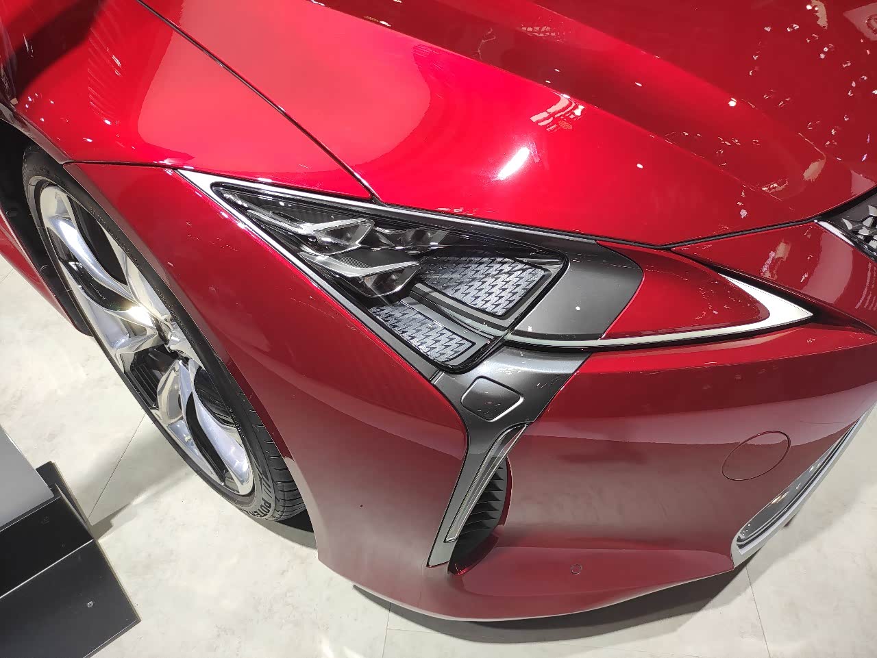 雷克萨斯lc500h纺锤体中网时尚潮流口水流一地