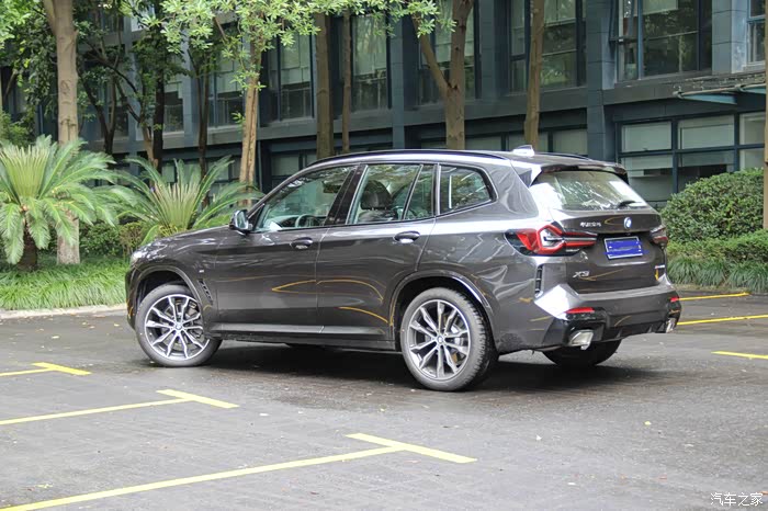 【图】2022款x3 30i领先型 神秘灰提车贴_宝马x3论坛_汽车之家论坛