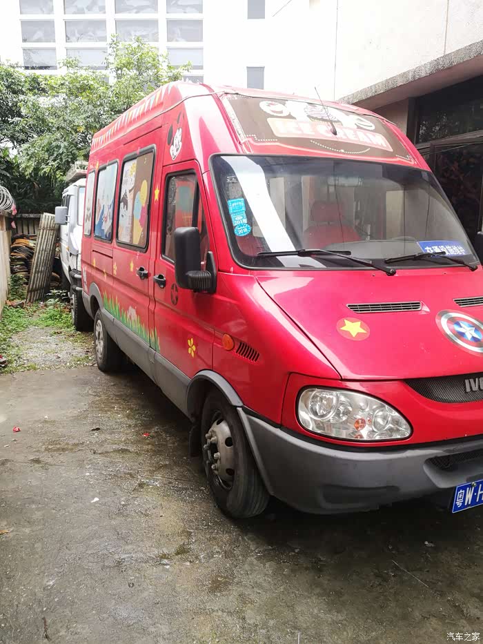 2010年国三依维柯a37冰淇淋车