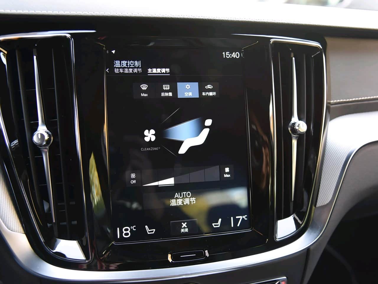 沃尔沃s60的大屏幕,显示信息非常强大.