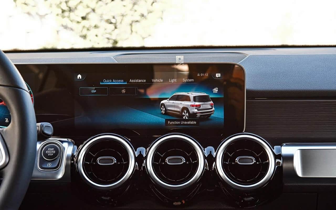 奔驰glb的内饰超大双联屏科技感爆棚