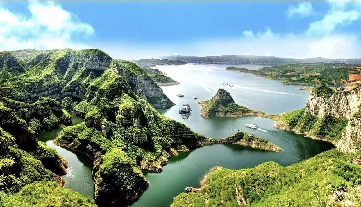 峡深谷幽八里峡峭壁如削,瘦谷连天,号称"万里黄河第一峡".