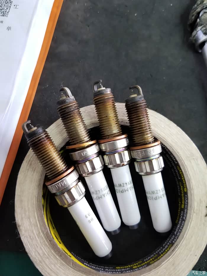 5系b48发动机火花塞对比