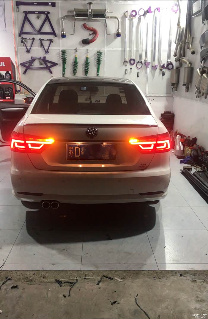 15款朗逸手风更换高配运动版led熏黑尾灯