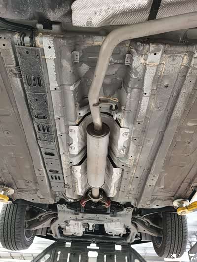 两侧看起来有点水泥灰方买车时做底盘装甲有神马用处懂