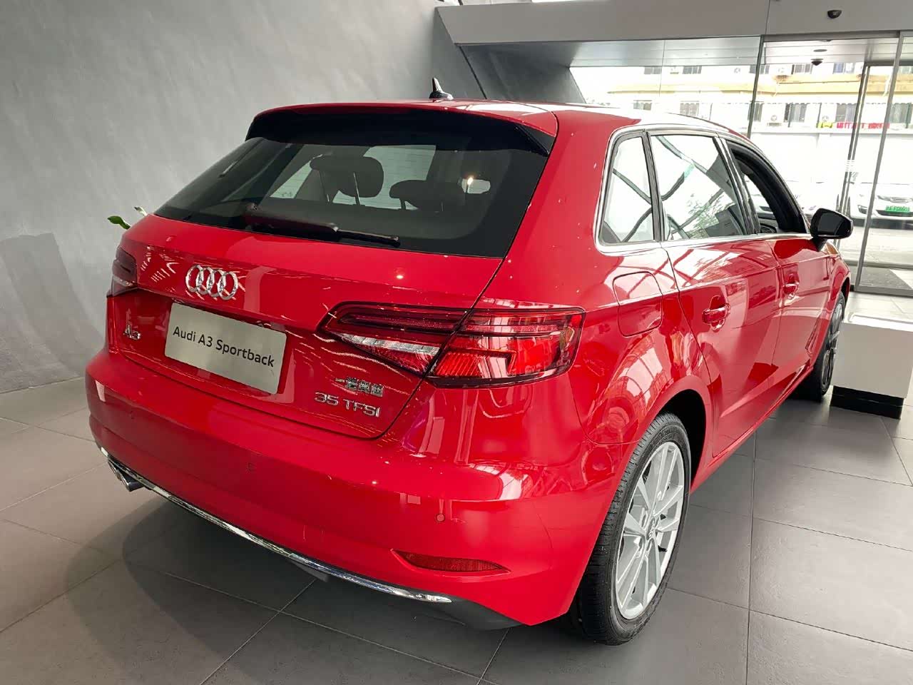 红色奥迪a3,小姐姐们的最爱!