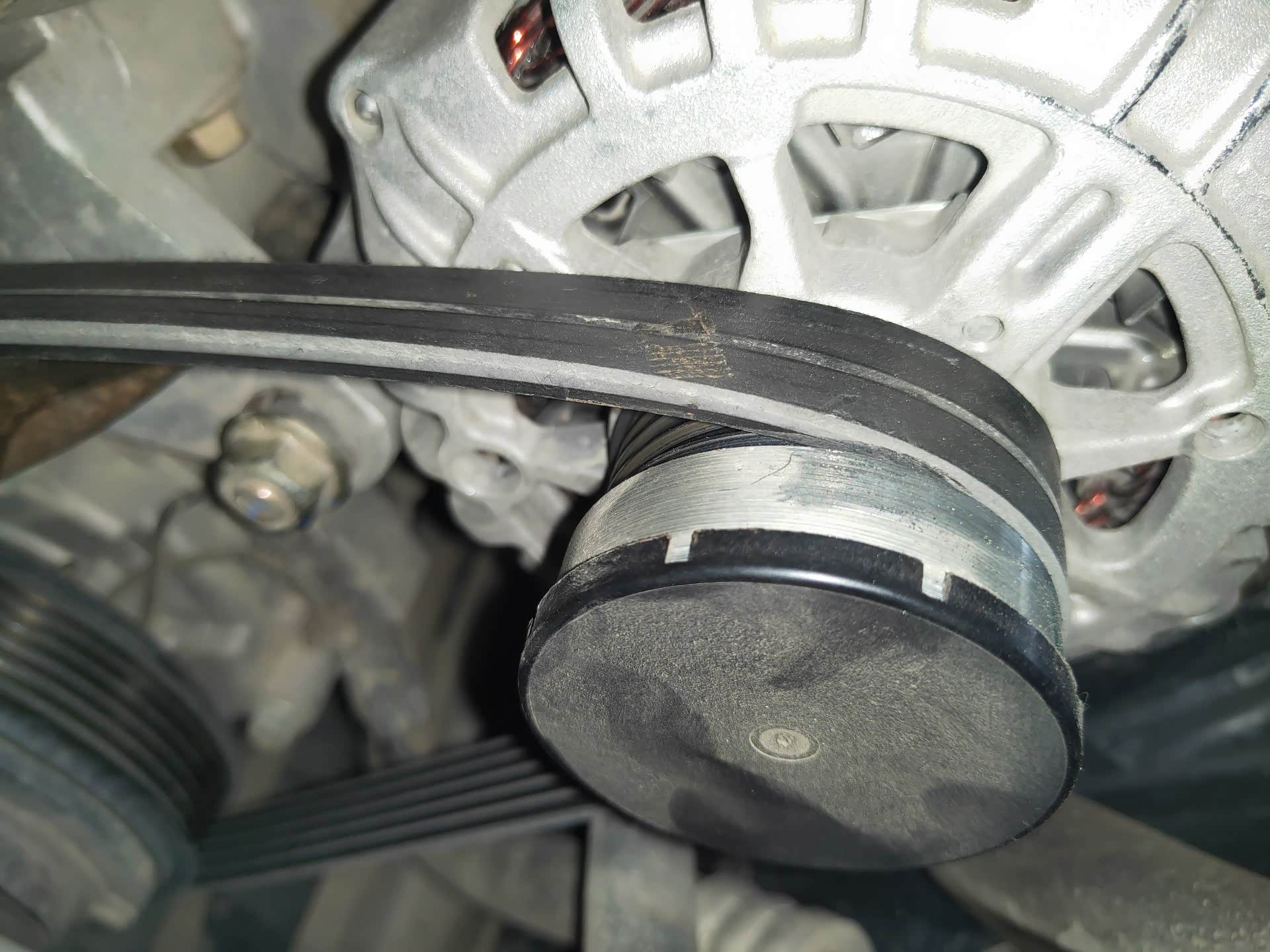 野马t70发电机和张紧轮怎么拆