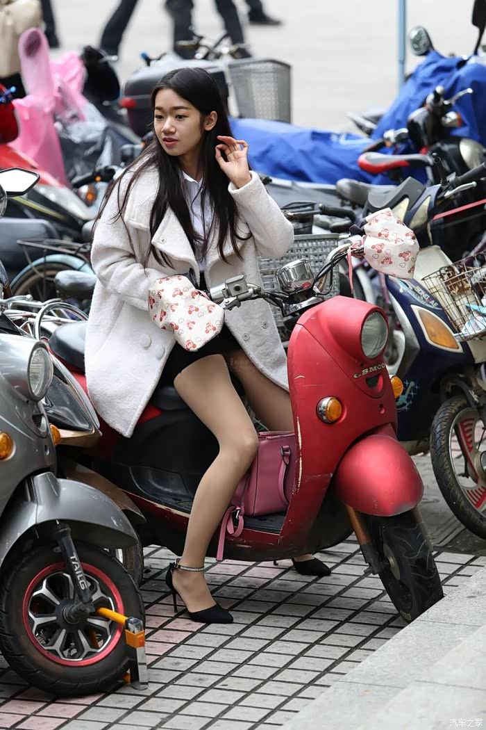 踏板车女人骑就是好看你一大老爷们整个飞毛腿这啥玩意儿