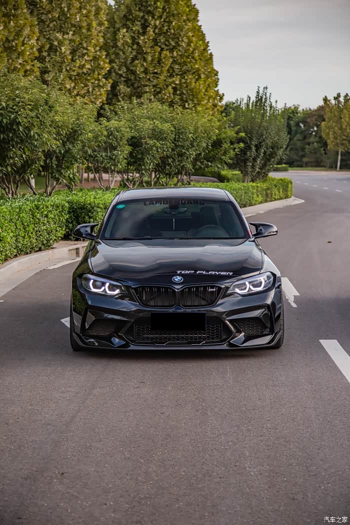 一台可以横着走的的小怪兽 宝马m2c