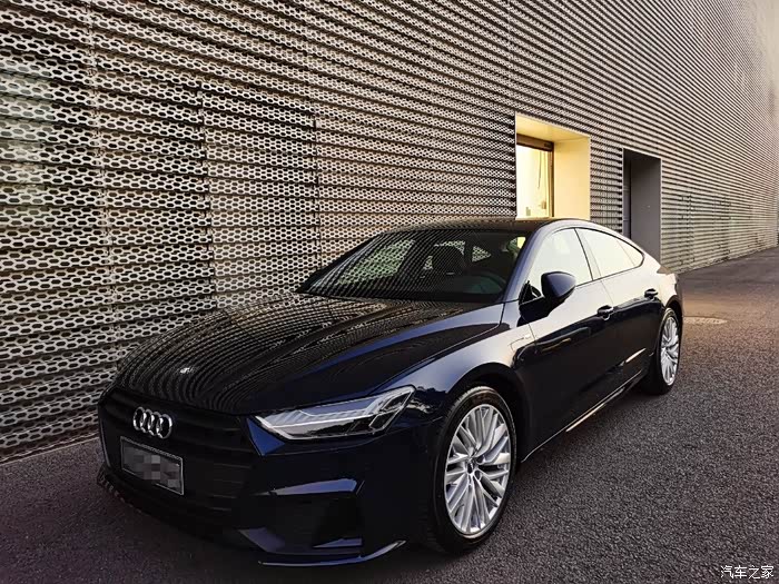 苍穹蓝的a7,原图拍出来,效果也赞,渐变的颜色