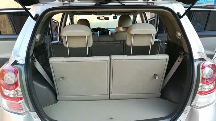 2011年6月第一批丰田逸致七座想换大汉有想接手的吗