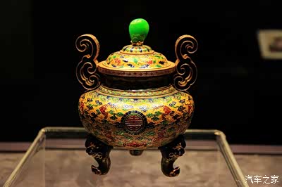 清錾胎珐琅金鼎据说从故宫借来