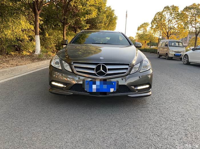 出12款奔驰e200coupe