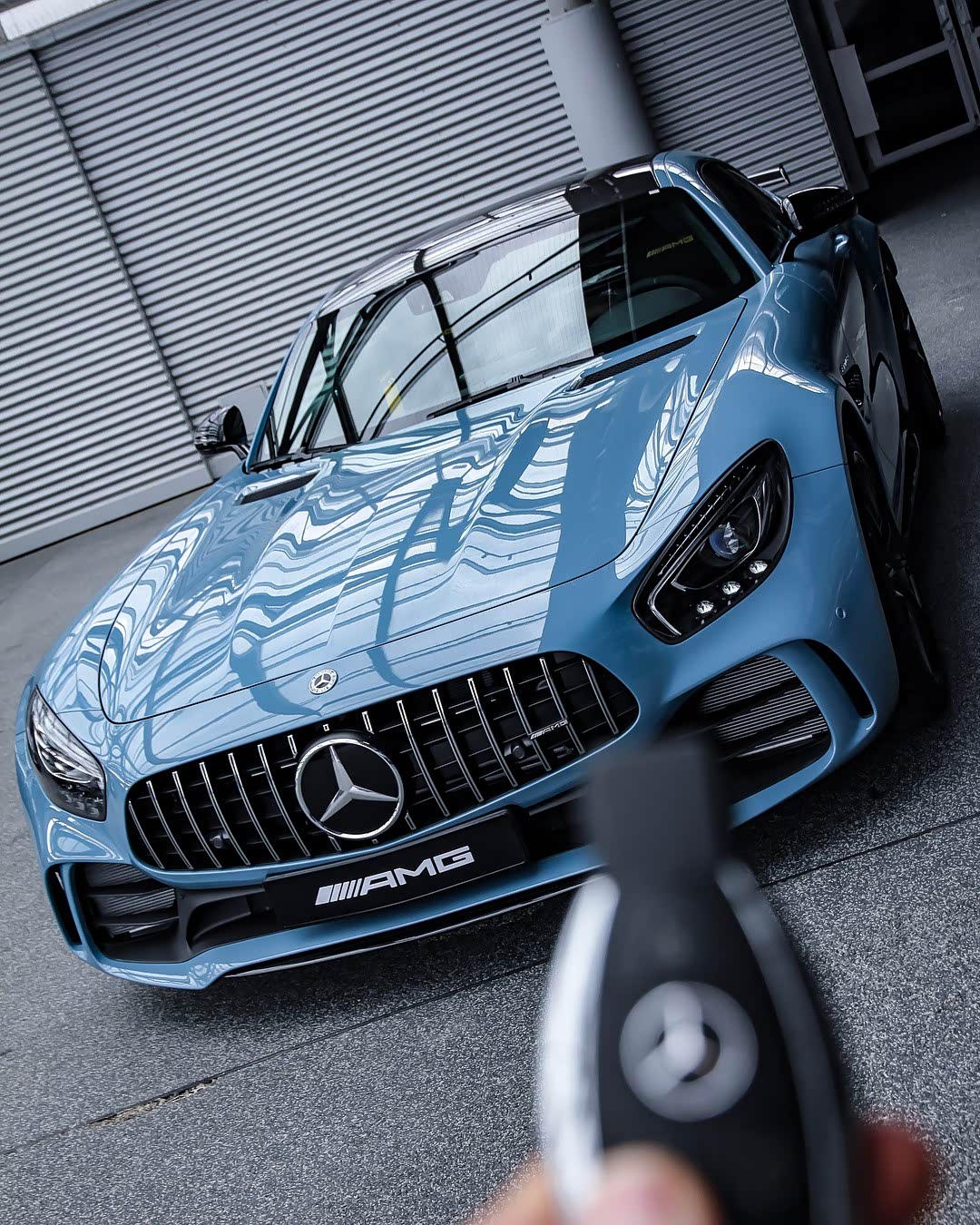 917 | 回复: 0 奔驰glb amg论坛 宽大的车头,亮亮的车漆,饱满的热情.