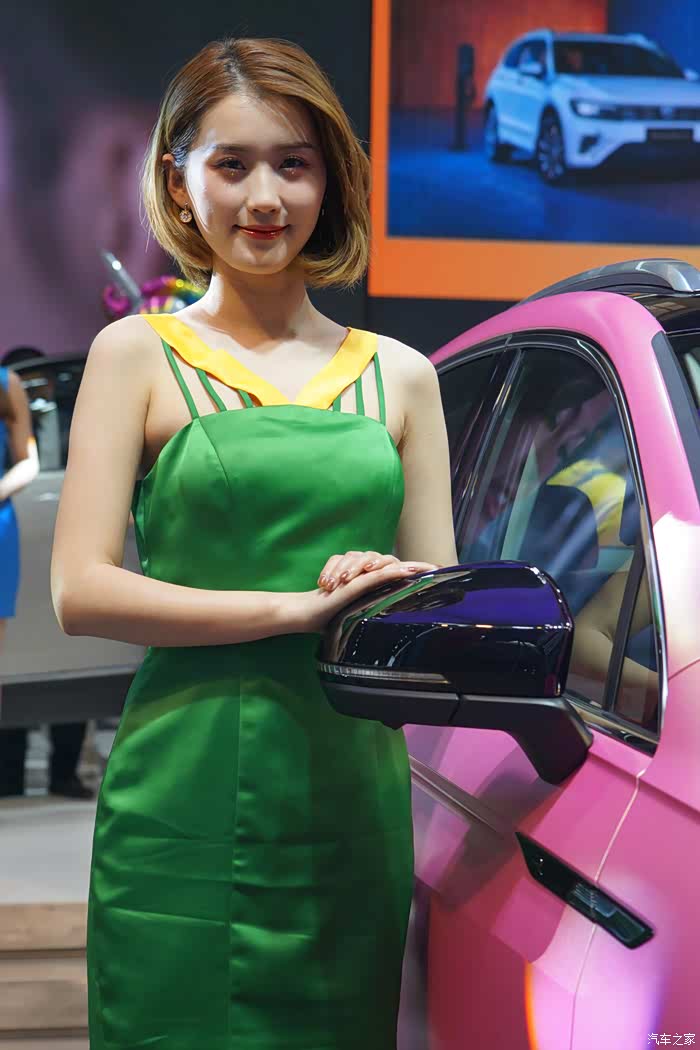 告别2021大众汽车展台的亮丽车模